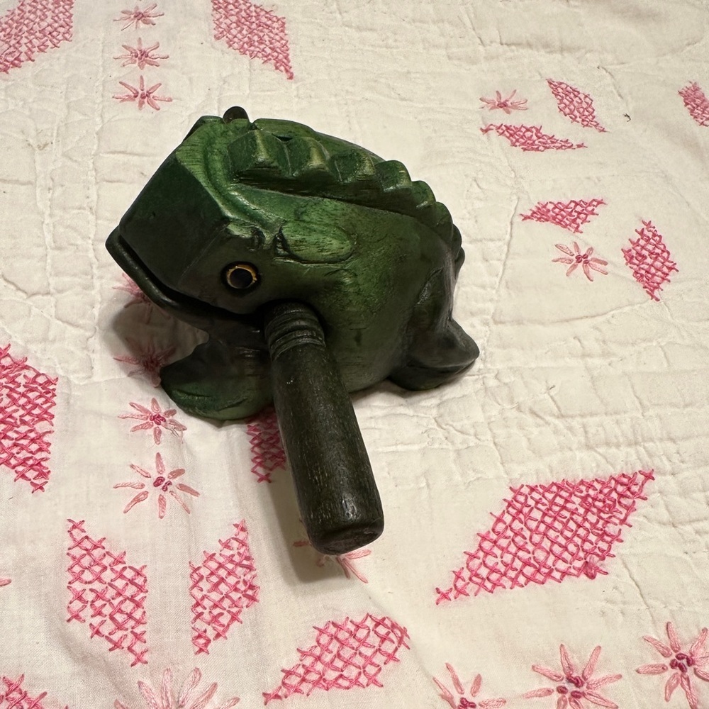 Charming Green Wooden Reptile Decor - Picture 2 of 5